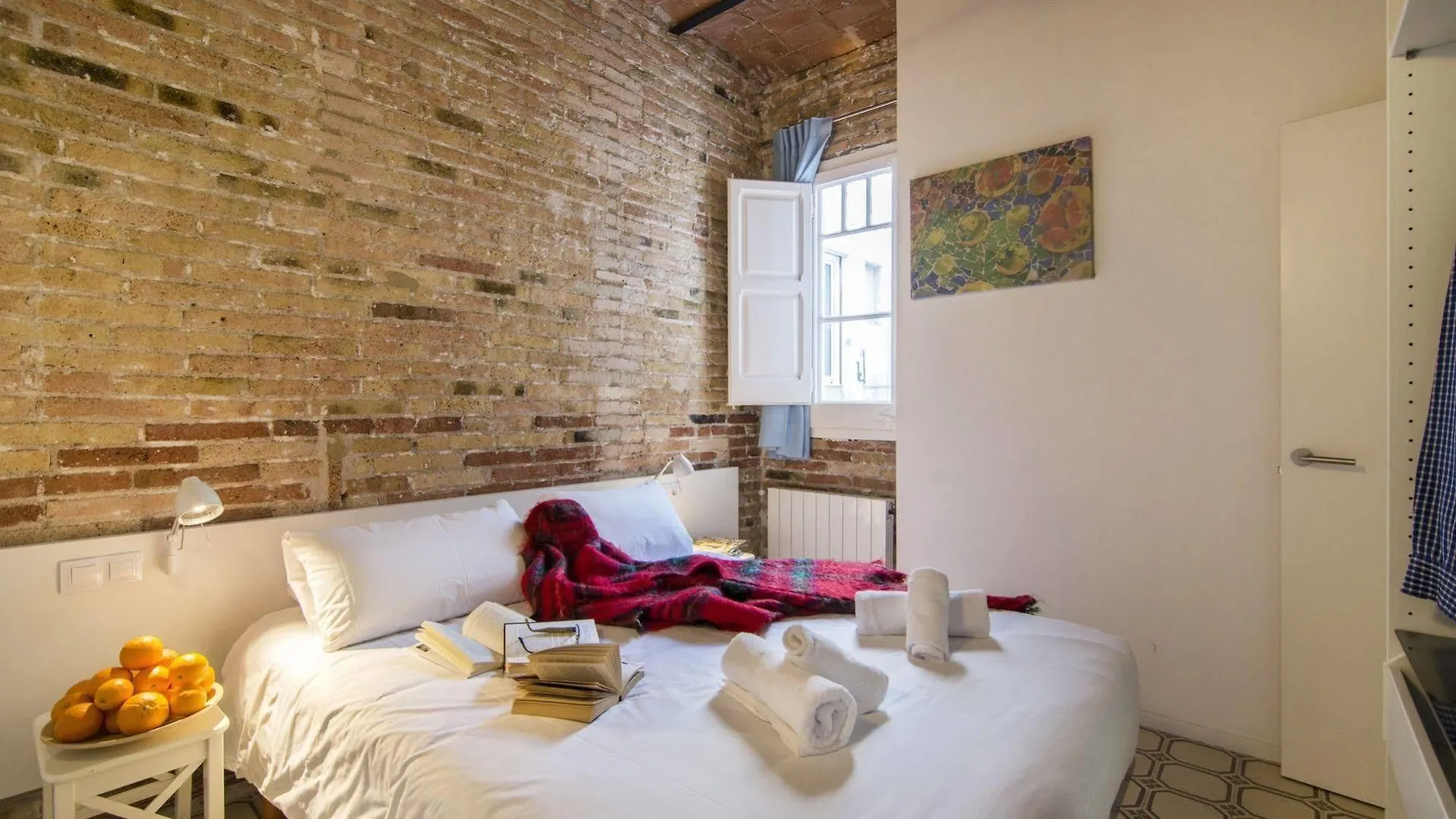 Happy People Gaudi Sant Pau Apartments Barcelona Spain