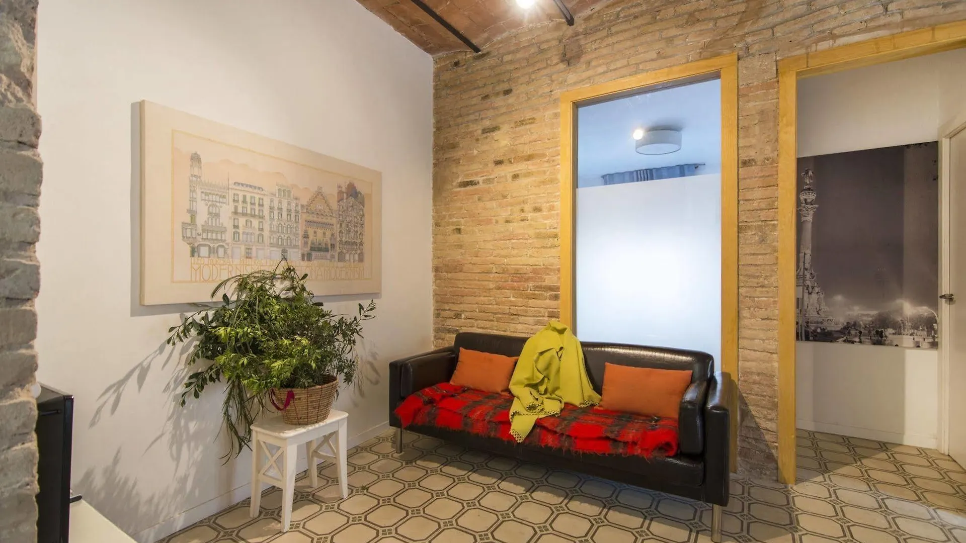 Happy People Gaudi Sant Pau Apartments Barcelone